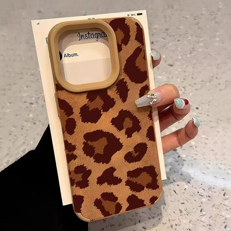 كفر آيفون بطبعة بقري فهد – تصميم عصري وحماية أنيقة