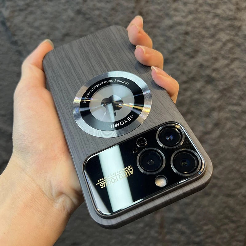 كفر آيفون خشبي عملي وأنيق بتقنية MagSafe